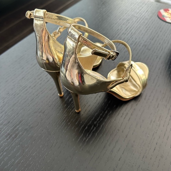 Nine West gold heels. - Picture 4 of 5